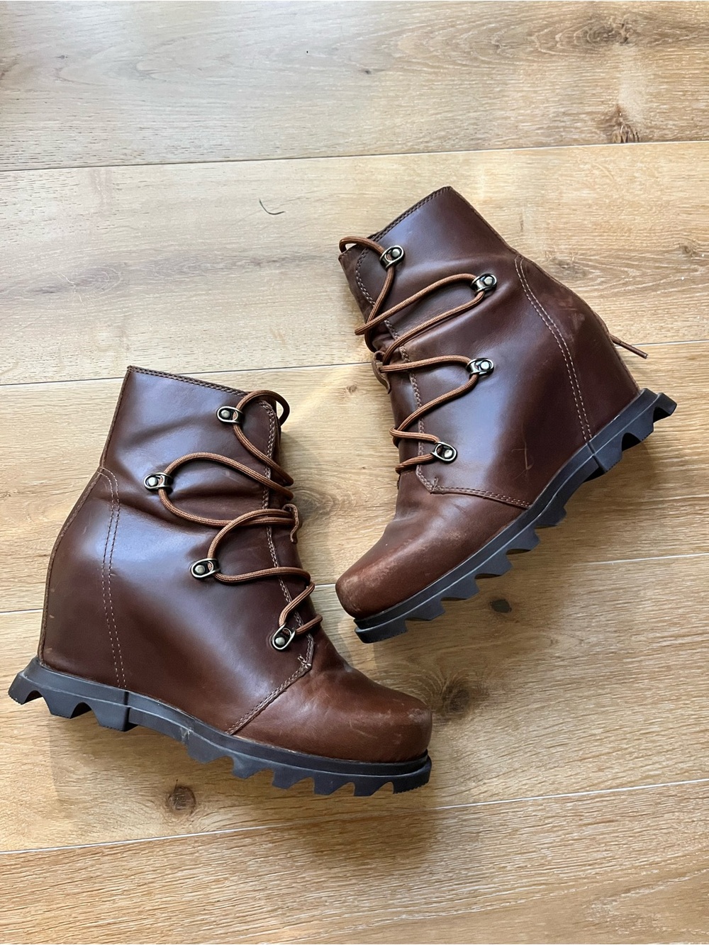 Sorel Brown Leather 7.5 Lace-Up Wedge Ankle Boots